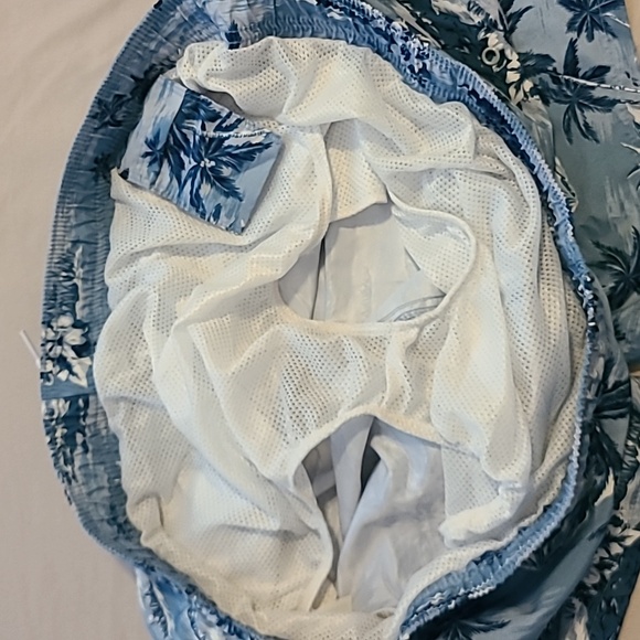 Old Navy swim trunks size XXL - Picture 4 of 6